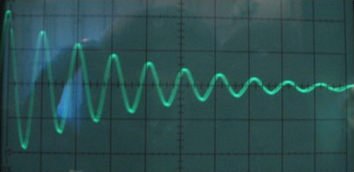 Разработка электроники и электронных устройств для дарсонвализации, осциллограмма затухающих колебаний в колебательном контуре прибора «Дарсонваль»